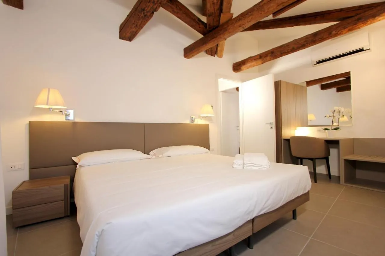 Residence Degli Artisti Venice 0*,
