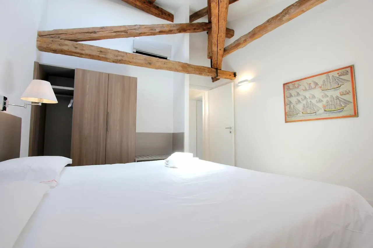 Residence Degli Artisti Venice 0*,  Italy
